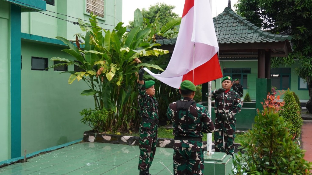 Upacara Bendera Hari Senin, Dandim Klungkung Ingatkan Personel Jaga Kekompakan Dan Beri Kemampuan Terbaik