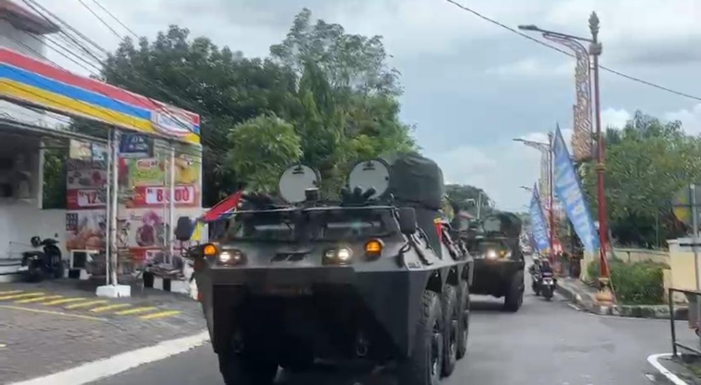 Letkol Sidik Pramono; Empat Rantis Anoa Merapat Ke Bumi Serombotan, Siap Meriahkan Hari Puputan Klungkung ke-118 dan HUT Kota Semarapura ke-34