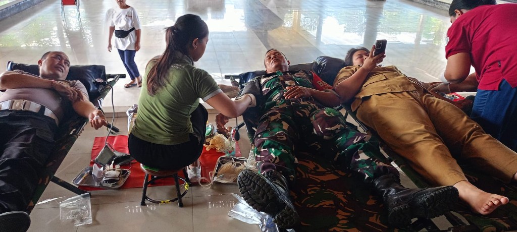 Sinergi Untuk Kemanusiaan, Dandim Klungkung Terjunkan Prajurit Ikuti Donor Darah 