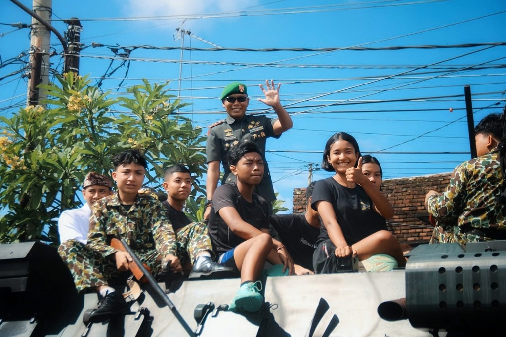 Rantis Anoa Saksi Kemanunggalan TNI Dan Rakyat, Dandim Klungkung Tegaskan Bersama Rakyat TNI Kuat
