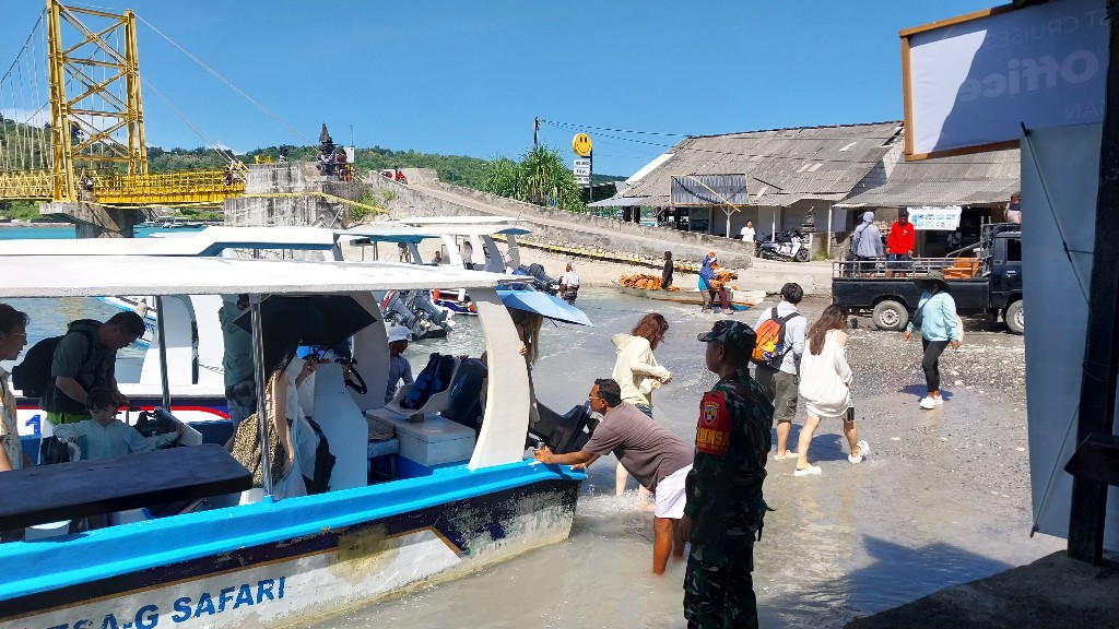 Koramil Nusa Penida Gelar Patroli Di Pelabuhan Jembatan Kuning Lembongan

