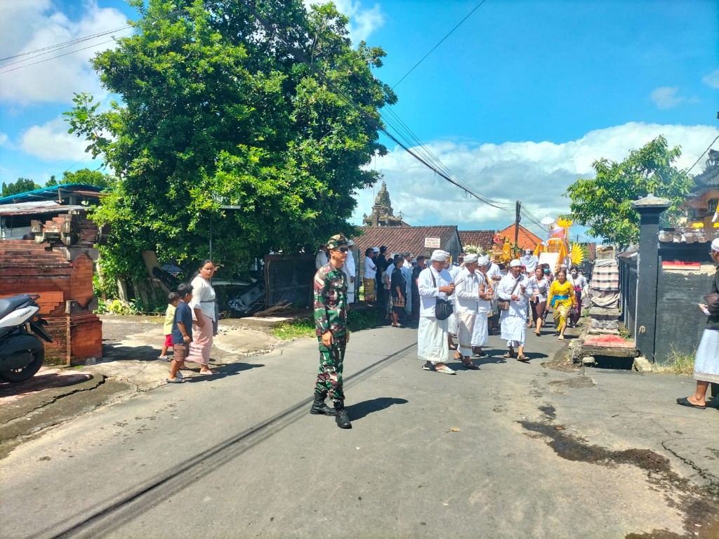 Danramil Klungkung Terjunkan Babinsa Kawal Upacara Keagamaan Di Tiga Wilayah
