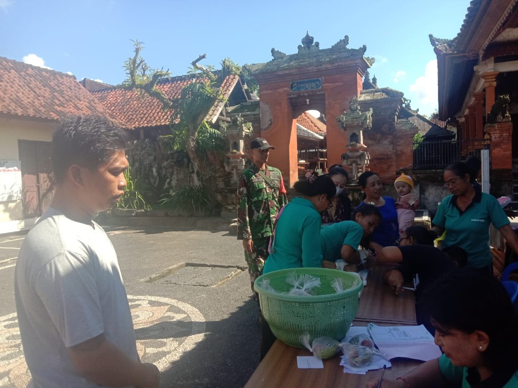 Babinsa Semarapura Kangin Gelar Pendampingan Posyandu Balita Di Banjar Sengguan
