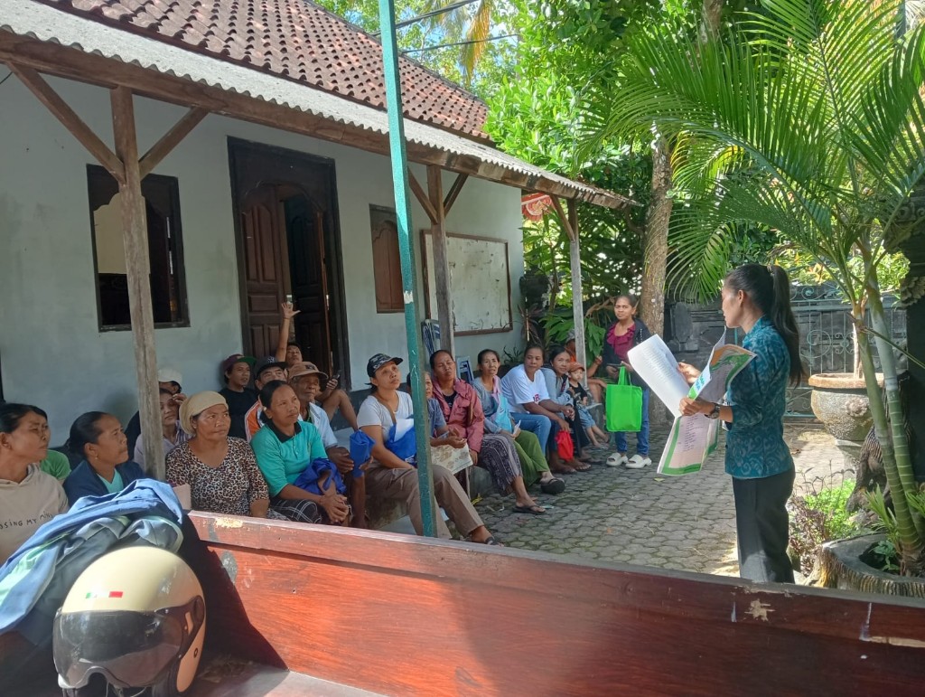 Kawal Program Pemerintah Wujudkan Kesejahteraan Masyarakat, Sertu Nyoman Dayuh Atensi Sosialisasi Dan Pendataan Bantuan PKH