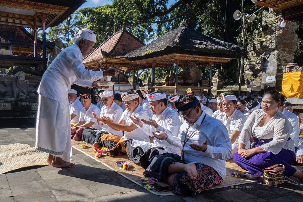 Awali HUT ke-822 Kota Bangli, Bupati Sedana Arta Gelar Persembahyangan Bersama di Pura Kehen. 