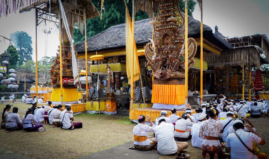 Pemkab Bangli Laksanakan Bhakti Penganyar di Pura Samuantiga. 