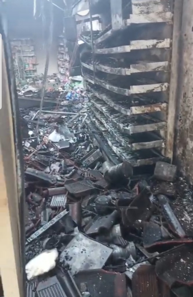 Indomaret  dan Kantor Notaris Hangus Terbakar, Damkar Klungkung...