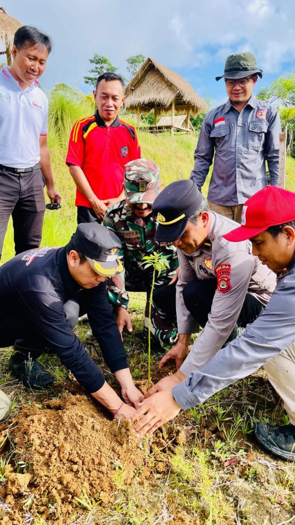 Pemerintah Kabupaten Bangli dan FPRB Tanam 150 Pohon, Peringati HUT ke-822 dengan Aksi Pelestarian Alam