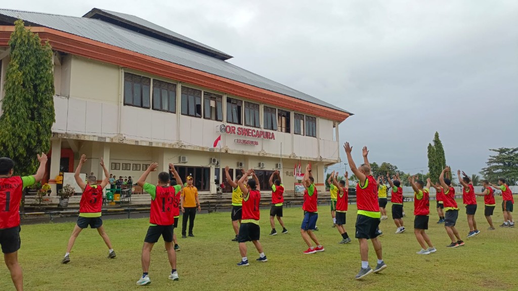 Semangat Prajurit Menyala Di GOR Swecapura Gelgel, Kodim Klungkung Tegaskan  Komitmen Jaga Fisik tetap Prima Melalui Garjas