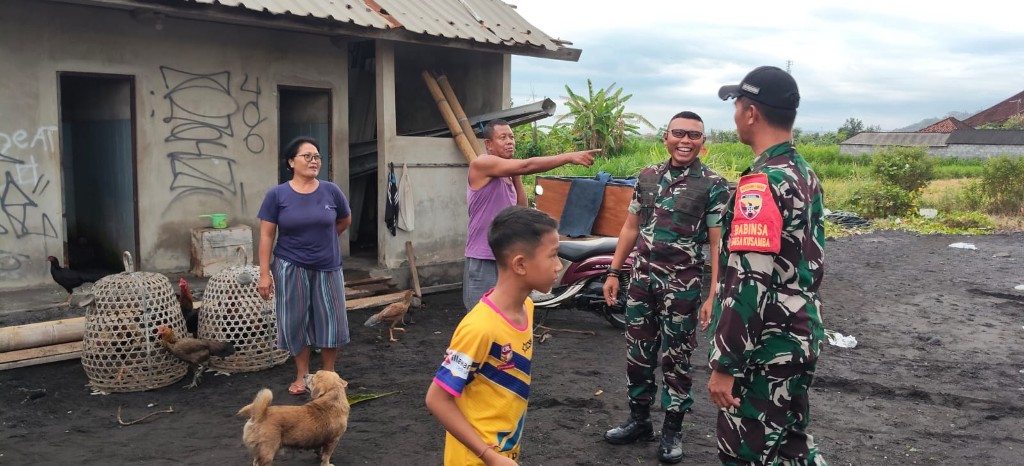 Dandim Klungkung Tinjau Lokasi Terdampak Gelombang Pasang Monggalan, Tegaskan Kepedulian TNI Akan Kesulitan Masyarakat