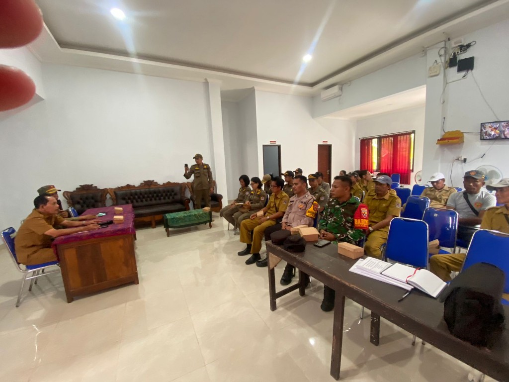 Rapat Pembinaan Satlinmas, Babinsa Kutampi Tegaskan Langkah Startegis Tingkatkan Kapasitas dan Profesionalisme Satlinmas