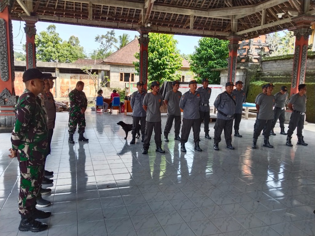 TNI Dan Aparat Gabungan Di Klungkung Gembleng Satlinmas Getakan  