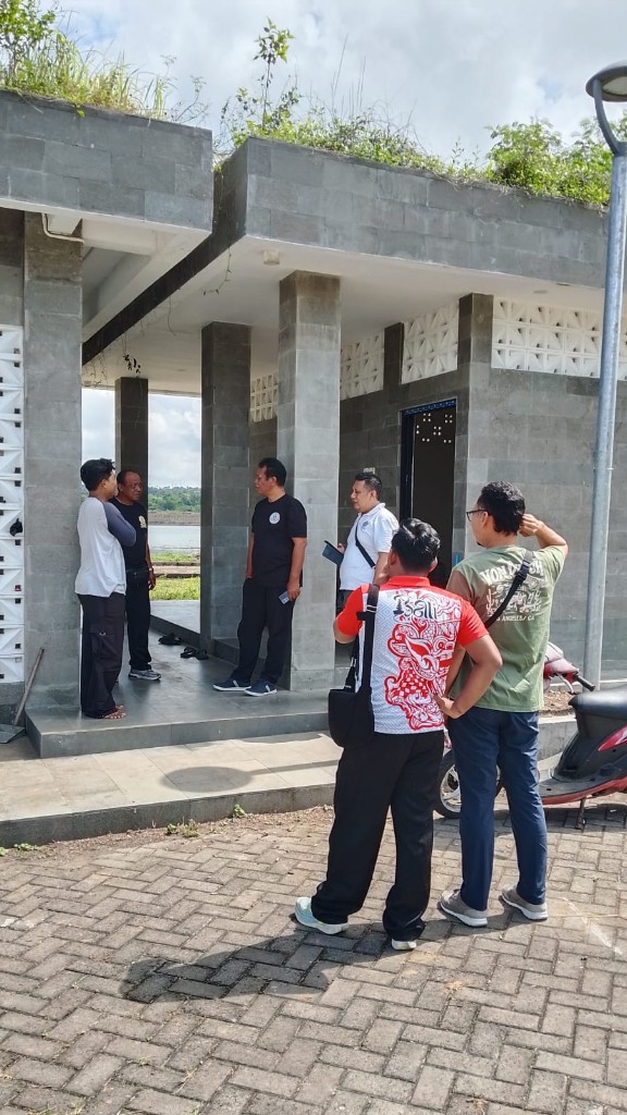 Gerah Ketua DPRD Klungkung Inspeksi Komposting di Kawasan PKB...