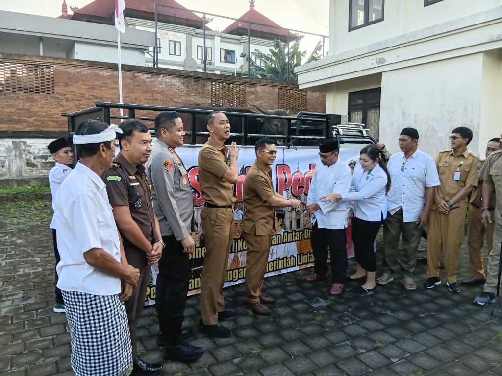 Satria Peduli, Babinsa Semarapura Tengah Sebut Kuatkan Toleransi Dan Harmonisasi Di Bumi Serombotan