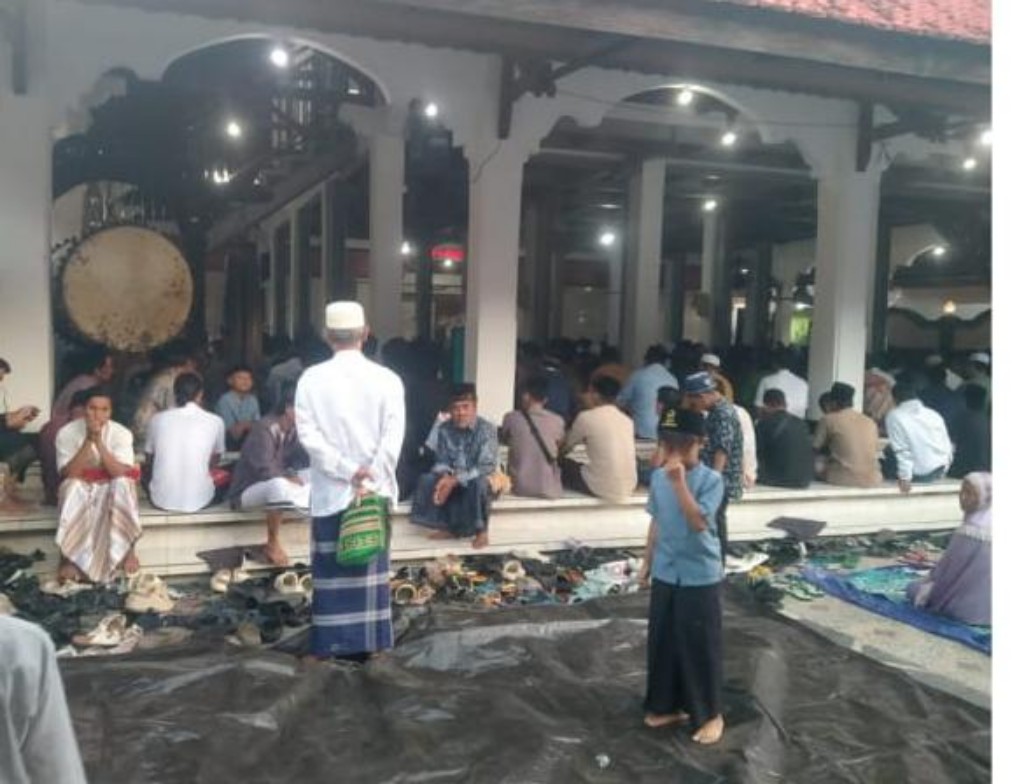 Danramil Nusa Penida Kerahkan Personel, Amankan Peringatan Idul Adha Di Masjid Al-Imron Kampung Toya Pakeh