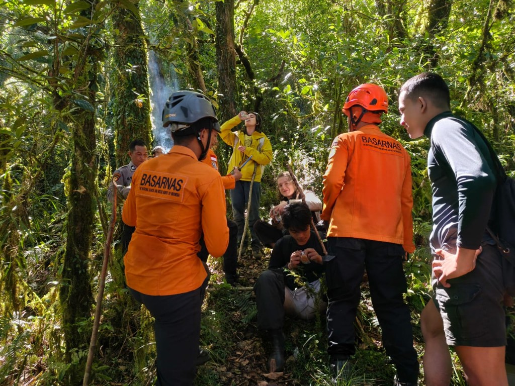 Dua warga Rusia dan satu WNI tersesat di gunung batukaru, berhasil ditemukan Basarnas 