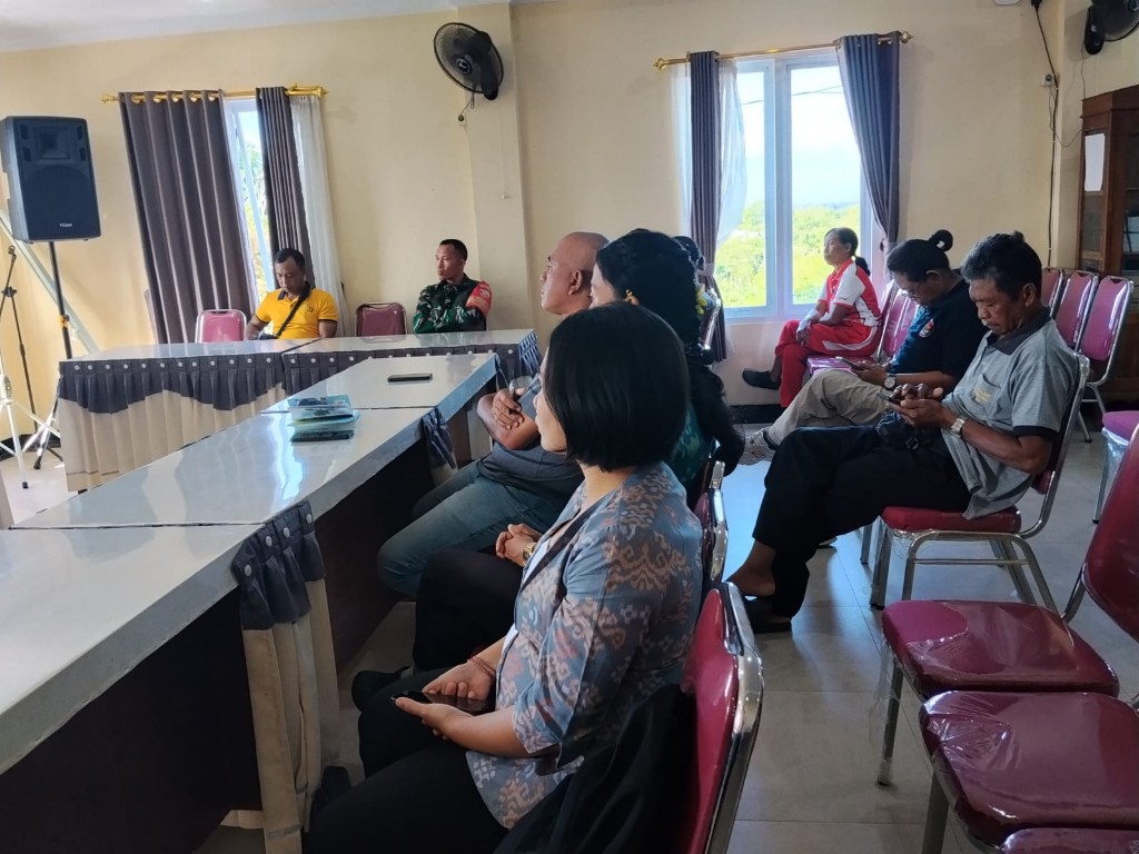 Satukan Langkah Tingkatkan Efektivitas Program Pemerintah Dan Desa, Babinsa Satra Monitoring Rakor Desa Adat Dan Dinas Bersama Pengelola SPPG