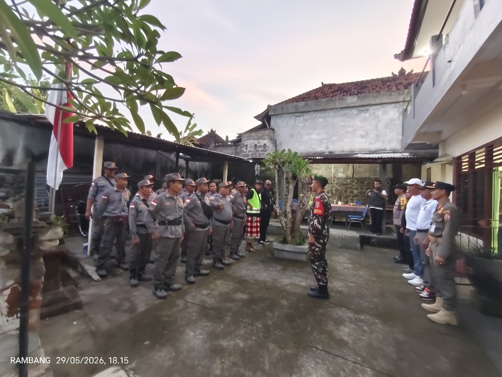 Jaga Kondusifitas Dan Tertibkan Warga Pendatang, Babinsa Semarapura Kauh Bersinergi Gelar Ronda Dan Sidak Duktang