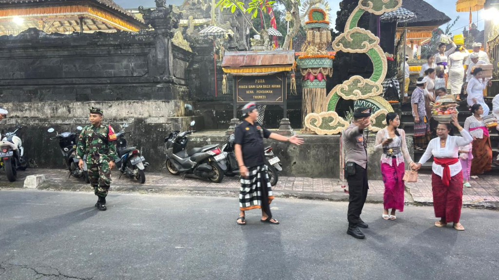 Dikawal Tiga Pilar, Piodalan di Pura Puseh Lan Bale Agung Desa Adat Tohpati Aman Dan Lancar