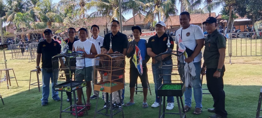 
Hadiri Lomba Burung Berkicau Kapolres Klungkung Cup, Kapten Ketut Joni Sebut Ajang Silahturahmi Dan Satukan Komunitas Kicau Mania
