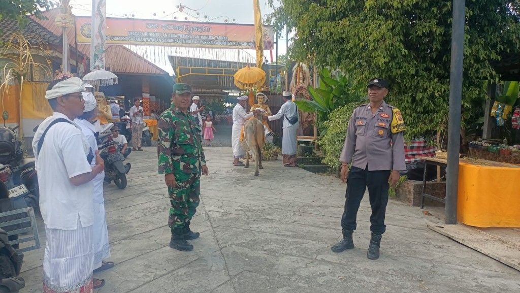
Masuk Hari Kedua, Upacara Kinembulan Atma Wedana dan Ngroras di  Taman Yadnya, Dusun Sidayu Tojan dikawal Ketat Tiga Pilar