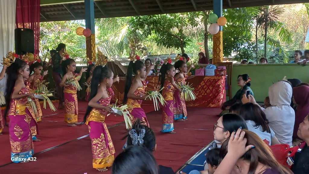 Pentas Akhir Tahun, Mayor Suparno Hadi Apresiasi Peran TK Negeri Pembina Nusa Penida Bangun Fondasi Pendidikan Sejak Dini.