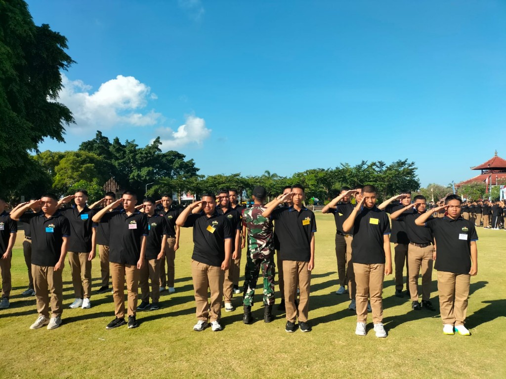320 Orang Mahasiswa Glory Digembleng Prajurit Kodim Klungkung, Tingkatkan Disiplin dan Perkuat Karakter