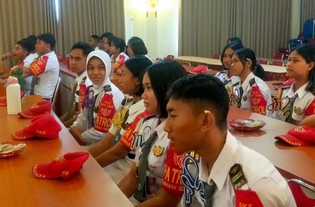Jadi Narasumber, kapten Ketut Joni Bakar Semangat Bela Negara Anggota PKS SMAN 2 Semarapura 
