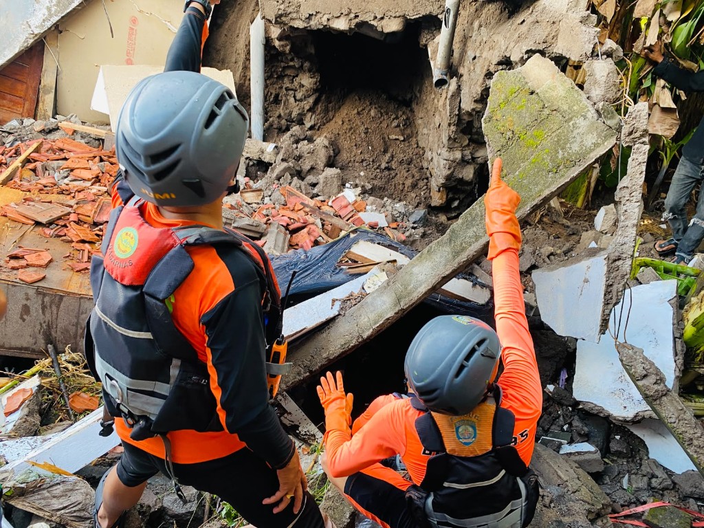 Korban banjir ditemukan direruntuhan