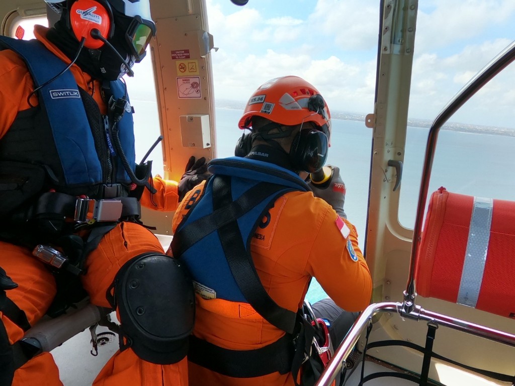 TIM SAR HENTIKAN PENCARIAN KORBAN TENGGELAM DI PANTAI KUTA