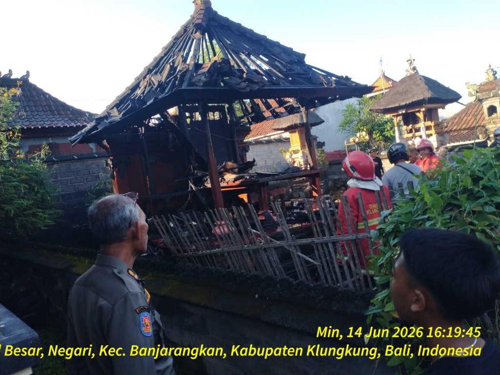 Sijago Merah Lalap Piasan Merajan Warga, Babinsa Negari Turun Tangan Gelar Penanganan Bersam Bhabinkamtibmas dan Damkar  