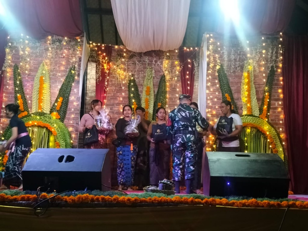 Dikawal Babinsa Bakas, Hiburan Perayaan Hari Raya Galungan Sekaa Teruna Teruni Pura Puseh Desa Bakas Berlangsung Meriah