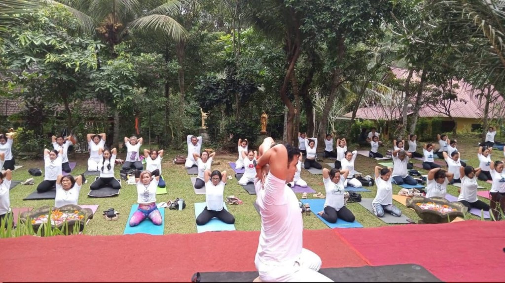 Yoga di Ashram Gandhi Puri: Membangun Harmoni Diri, Masyarakat,...