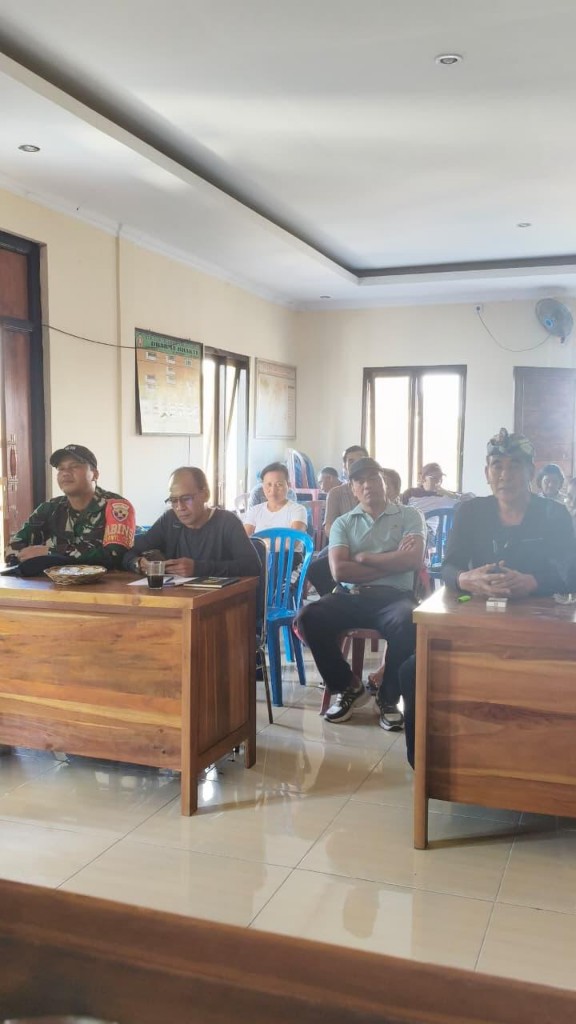 
Dukung Pesta Demokrasi, Babinsa Nyanglan Hadiri Rapat Penetapan Tata Tertib dan TPS Pemilihan Perbekel