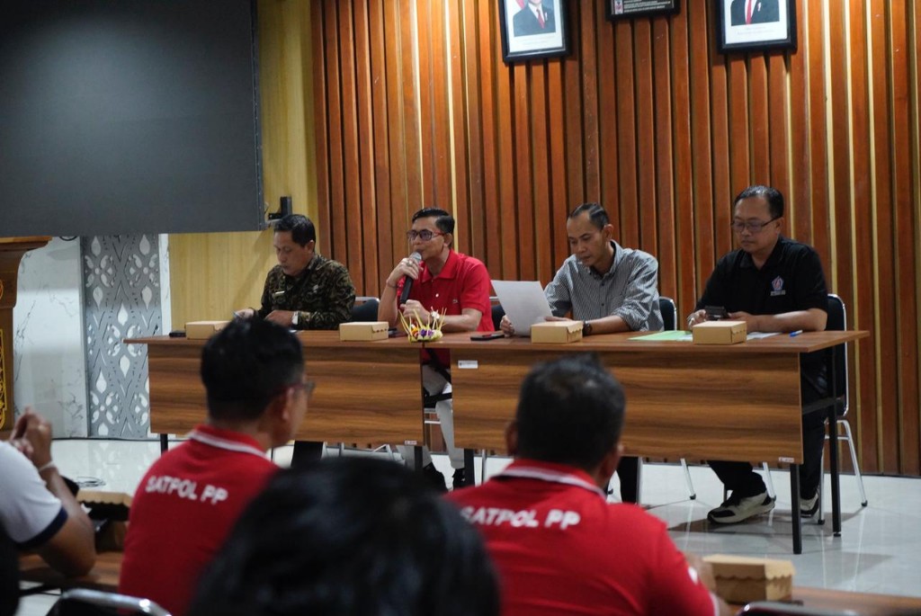 Kabel Fiber Optik Semrawut dan Melanggar Tata Ruang, Bupati Satria Tegaskan bakal tindak  Provider Nakal.