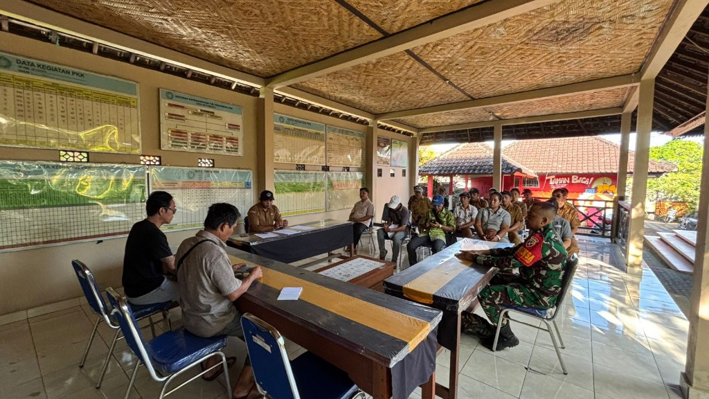 Rapat Penyusunan Tata Tertib dan Penetapan TPS Pemilihan Perbekel Desa Batumadeg, Koptu Komang Adnyana Tegaskan Ada  6 Titik TPS
