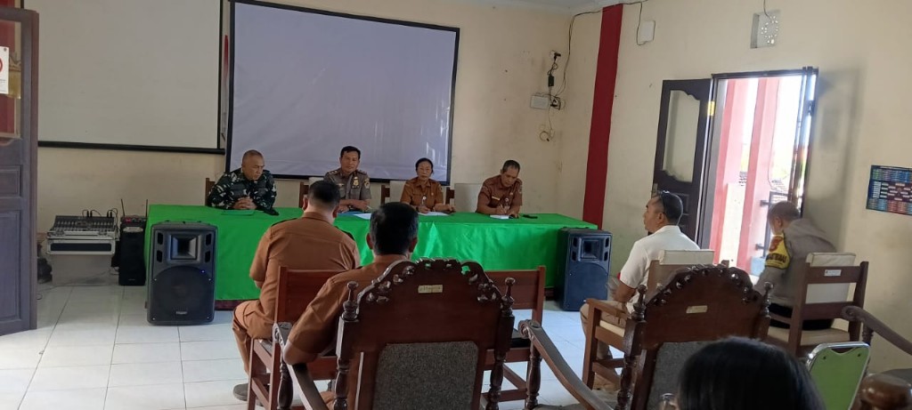 Rakor Pengelolaan Sampah Perayaan Galungan dan Kuningan di Pantai Desa Kampung Kusamba, Danramil Dawan Tegaskan Siap bersinergi dan Berkontribusi