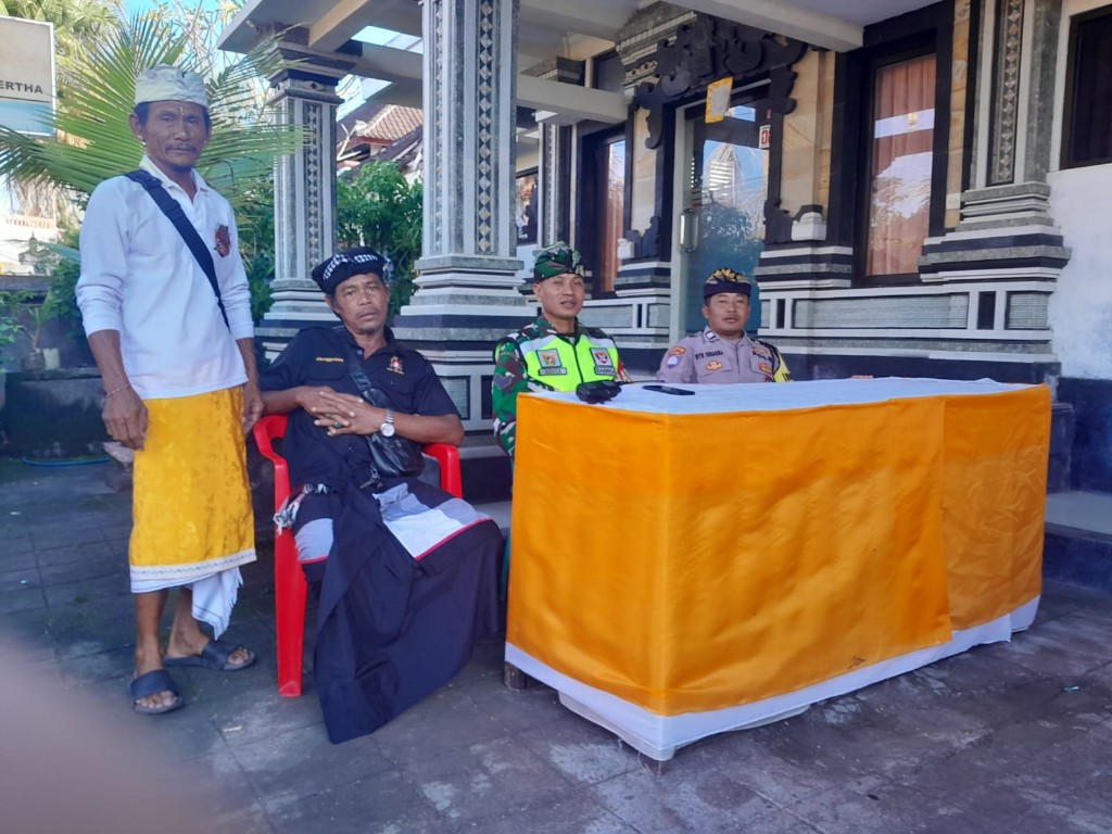Gelar Pengawalan Upacara Keagamaan, Dua Babinsa Koramil Banjarangkan Tunjukkan Dedikasi dan Pelayanan Terbaik Aparat Kewilayahan 


