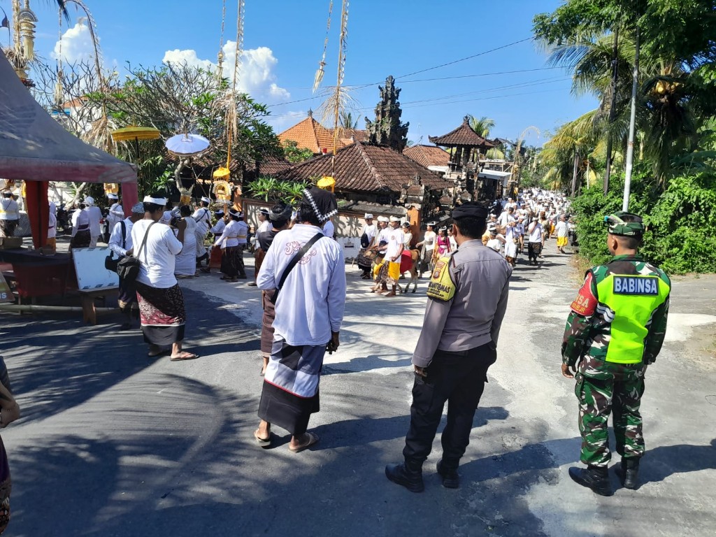 Sinergi Dalam Tradisi dan Budaya, Babinsa Negari Kawal Upacara Mepepada
