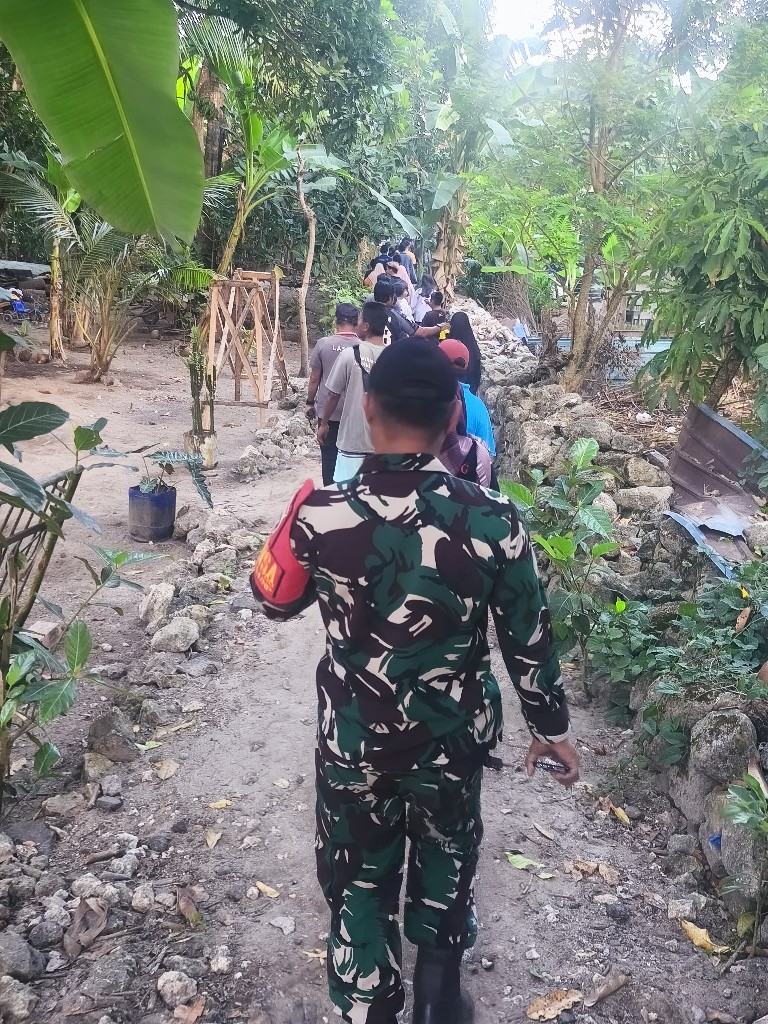 Sehatkan Badan dan Jaga Bumi Lestari, TNI Polri dan Pemdes Kampung Toyepakeh Maknai Bulan Bung Karno VIII Dengan Aksi Jalan Santai dan Bersih Lingkungan