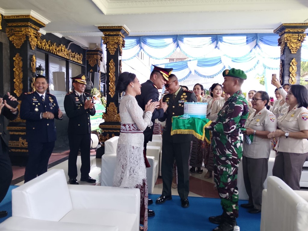 Serbu Mapolres, Ini Kado Spesial Kodim Klungkung Di HUT Ke 80 Bhayangkara