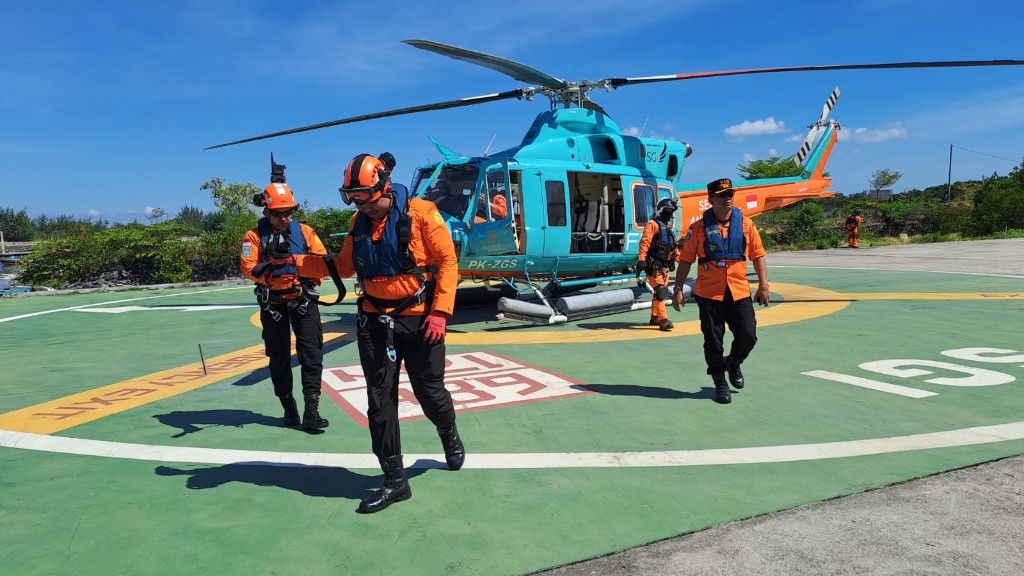 HARI KE 4 PENCARIAN 2 KORBAN YANG HILANG DI GREEN BOWL KERAHKAN HELIKOPTER FINNS SGi AIR BALI