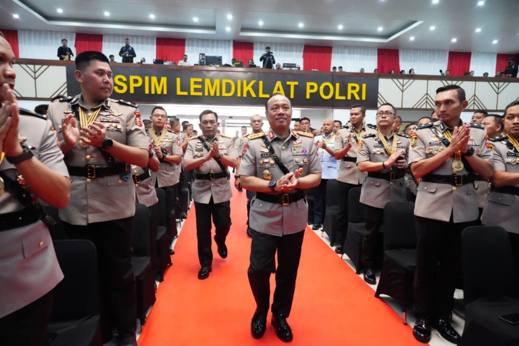 Lantik 418 lulusan Sespimti hingga Sespimma 2026, Wakapolri...