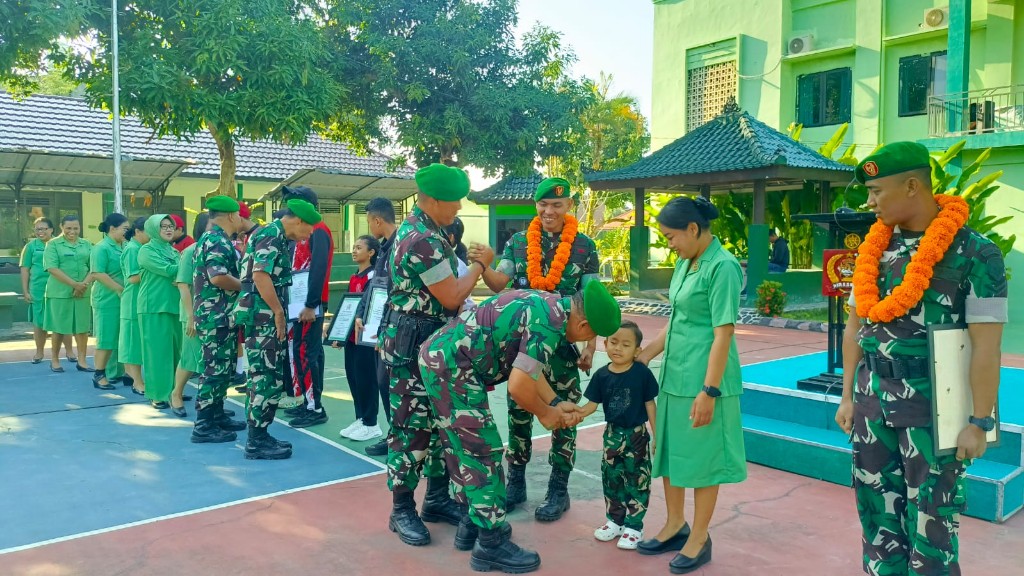 Jadi Saksi Akhir Pengabdian Serda Wayan Arya dan Serda Afan di Kodim Klungkung, Letkol Sidik Pramono Sampaikan Selamat Bertugas di Satuan Baru