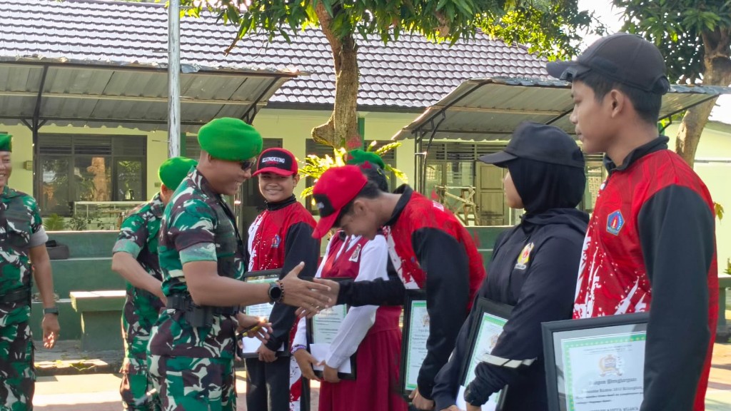 Semangat Disiplin dan Prestasi Menyatu, Dandim Klungkung Beri Penghargaan 9 Putra dan Putri Prajurit Berprestasi