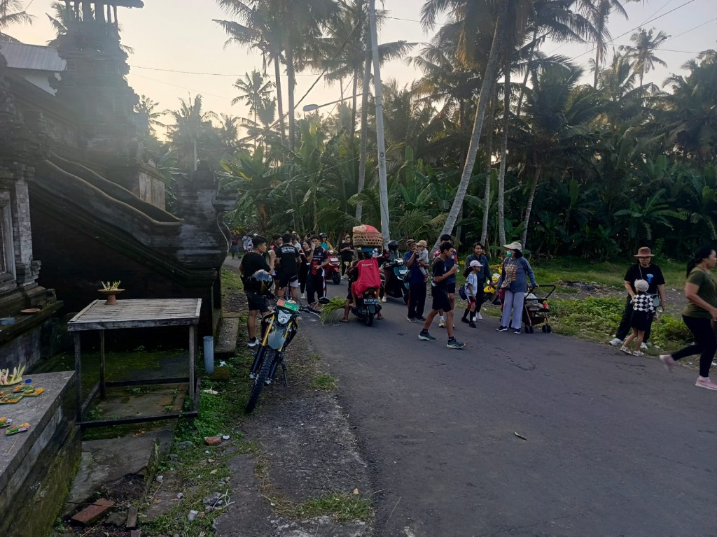 Langkah Sehat, Sinergi  Kuat, Babinsa Paksebali Terjun Langsung Amankan Jalan Santai