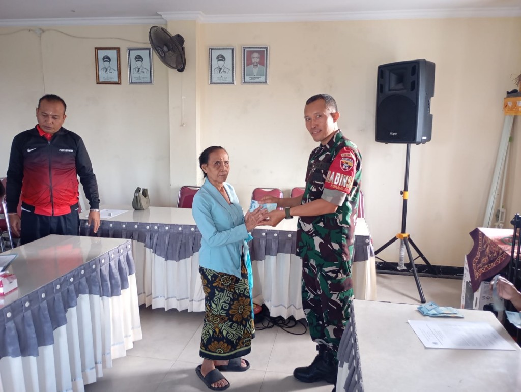Pastikan BLT DD Aman dan Tepat Sasaran, Babinsa Satra Gelar Pengawalan dan Pengamanan