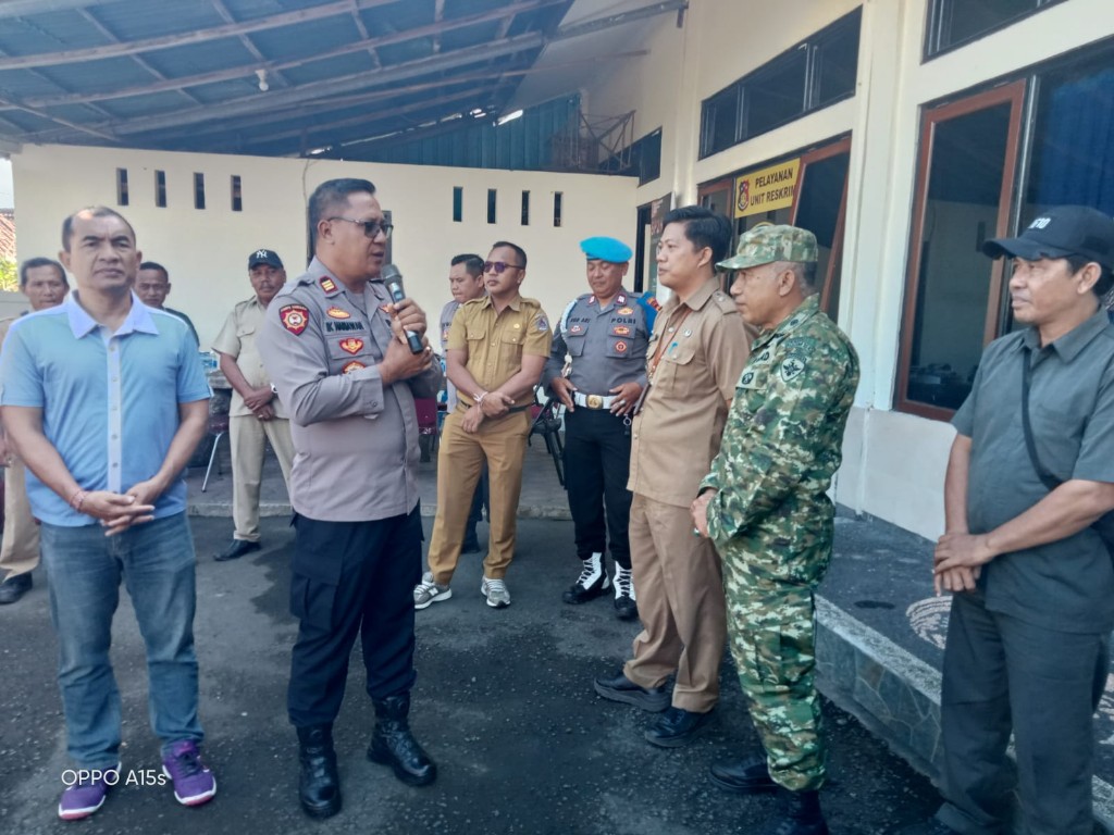 Potong Kue Bersama Warnai Kejutan Koramil dan Pemcam Kepada Polsek Dawan Di HUT Bhayangkara Ke -77