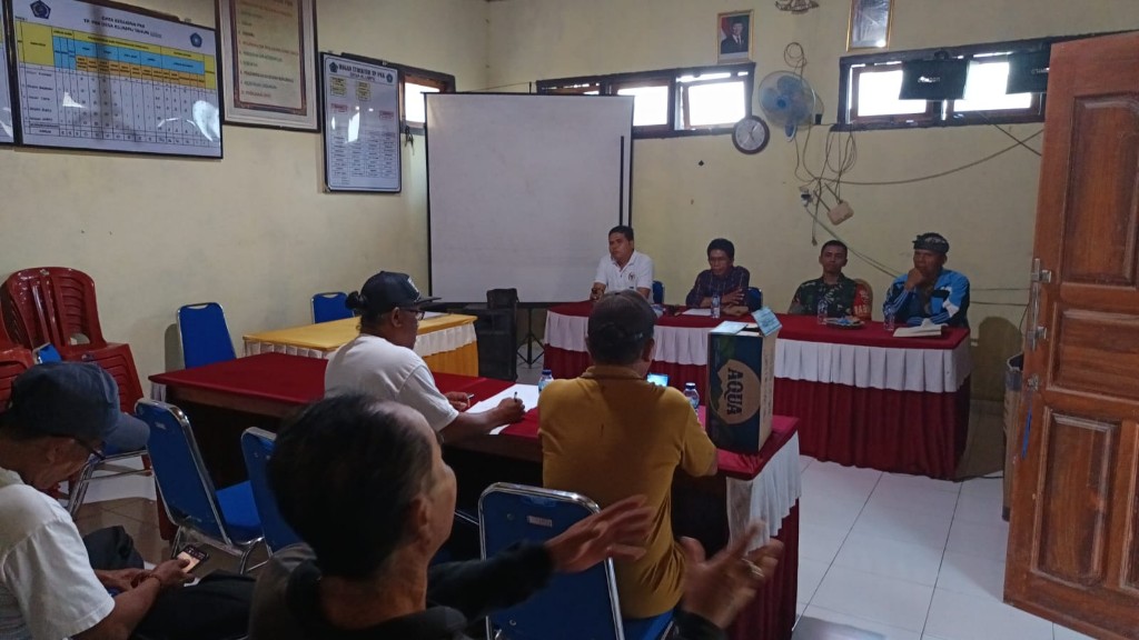 Optimalkan Tata Kelola Sampah di Desa Klumpu, Kopka Kadek Parta  Dampingi Musdes Bahas Persampahan