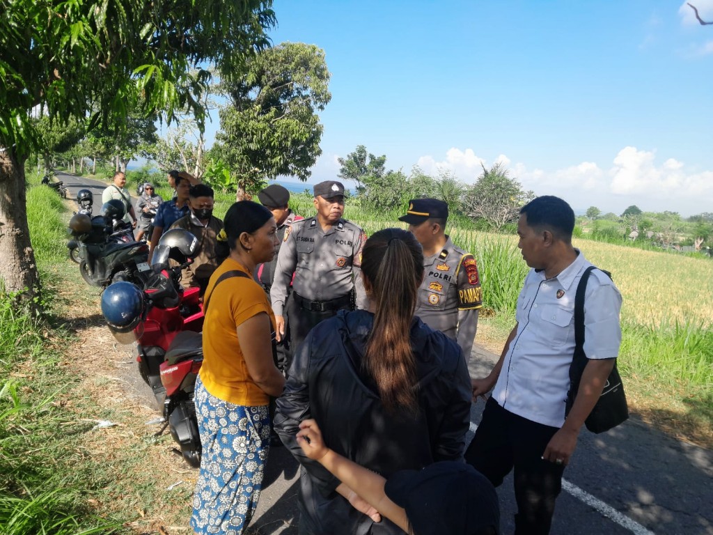 Aksi kriminalitas modus congkel sadel sepeda motor kembali meresahkan masyarakat Klungkung. Kali ini menimpa gadis pengunjung pantai Klotok 